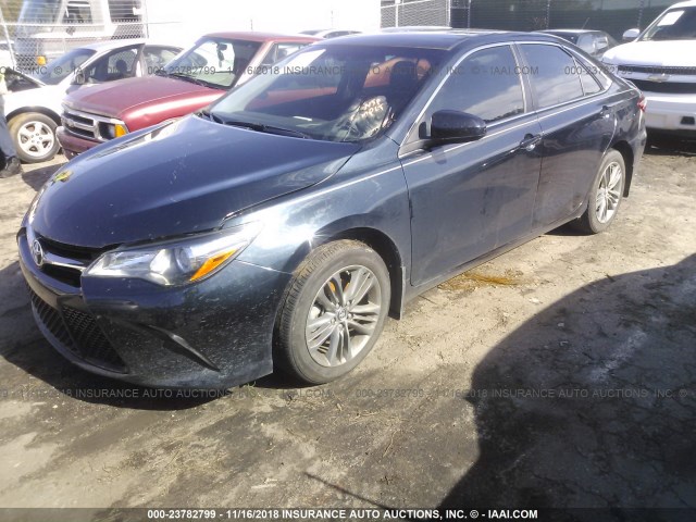 4T1BF1FK1HU691559 - 2017 TOYOTA CAMRY LE/XLE/SE/XSE Dark Blue photo 2