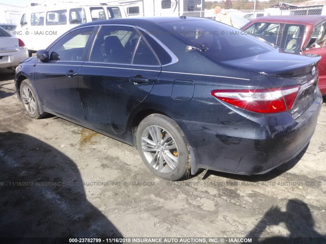 4T1BF1FK1HU691559 - 2017 TOYOTA CAMRY LE/XLE/SE/XSE Dark Blue photo 3