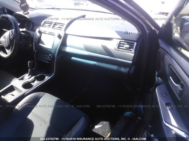 4T1BF1FK1HU691559 - 2017 TOYOTA CAMRY LE/XLE/SE/XSE Dark Blue photo 5