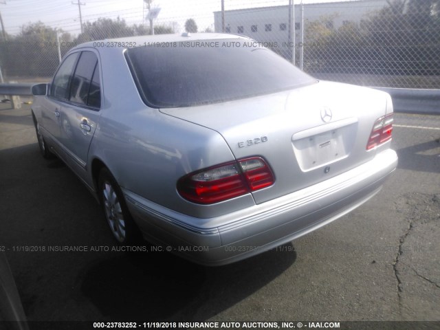 WDBJF65JXYB108454 - 2000 MERCEDES-BENZ E 320 SILVER photo 3