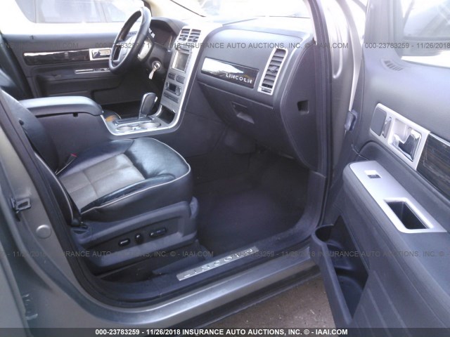 2LMDU68C28BJ16723 - 2008 LINCOLN MKX GRAY photo 5