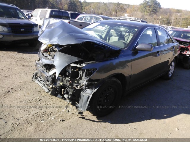 4T1BF3EK4AU079262 - 2010 TOYOTA CAMRY SE/LE/XLE ნაცრისფერი ფოტო 2