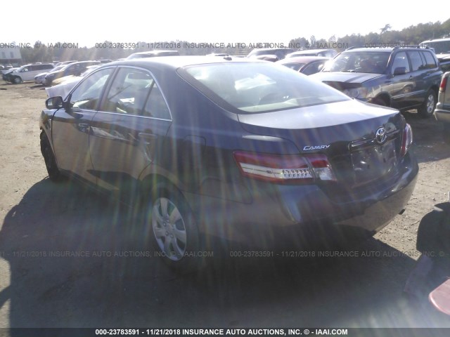 4T1BF3EK4AU079262 - 2010 TOYOTA CAMRY SE/LE/XLE ნაცრისფერი ფოტო 3