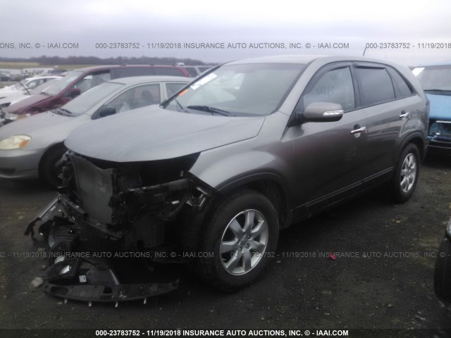 5XYKT3A11DG383598 - 2013 KIA SORENTO LX GRAY photo 2