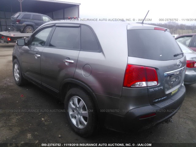 5XYKT3A11DG383598 - 2013 KIA SORENTO LX GRAY photo 3