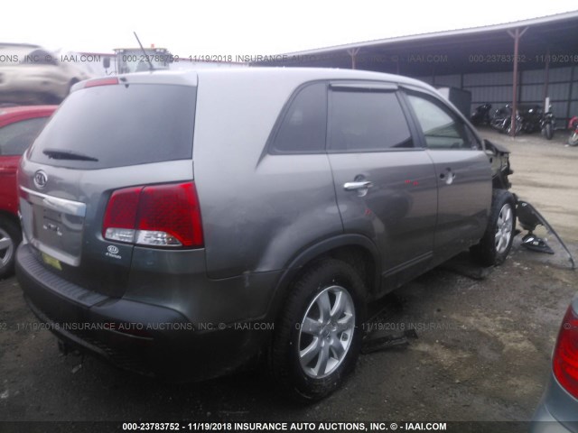 5XYKT3A11DG383598 - 2013 KIA SORENTO LX GRAY photo 4