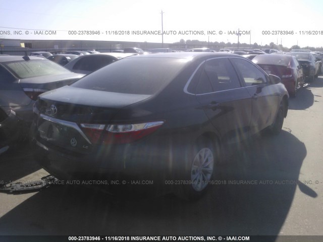 4T4BF1FK7FR497220 - 2015 TOYOTA CAMRY LE/XLE/SE/XSE BLUE photo 4