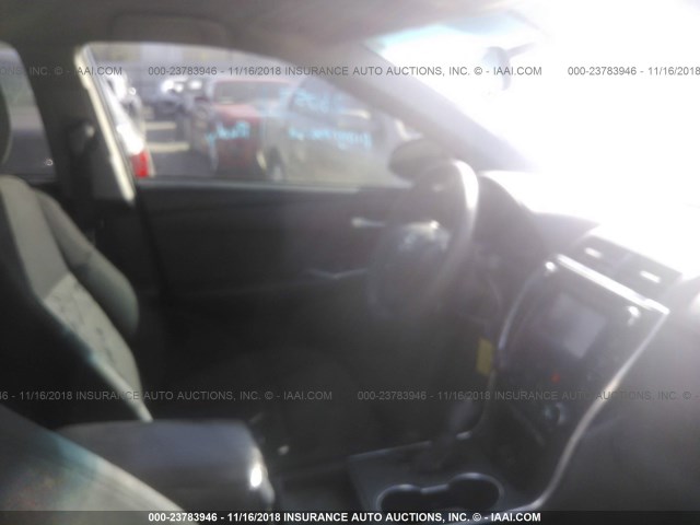 4T4BF1FK7FR497220 - 2015 TOYOTA CAMRY LE/XLE/SE/XSE BLUE photo 5