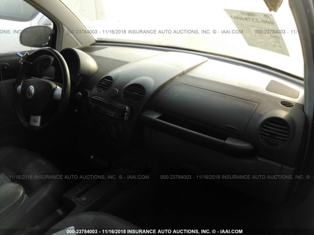 3VWDD21CX1M439311 - 2001 VOLKSWAGEN NEW BEETLE GLX 黑色 照片 5