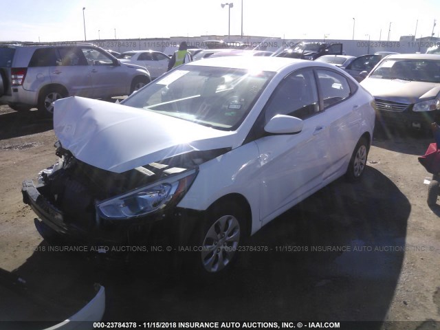 KMHCT4AE7GU140440 - 2016 HYUNDAI ACCENT SE WHITE photo 2