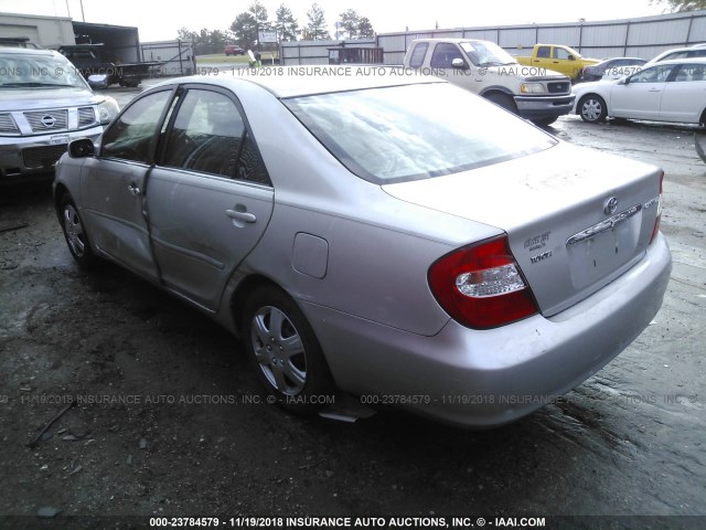 4T1BE32K33U175619 - 2003 TOYOTA CAMRY LE/XLE/SE SILVER photo 3