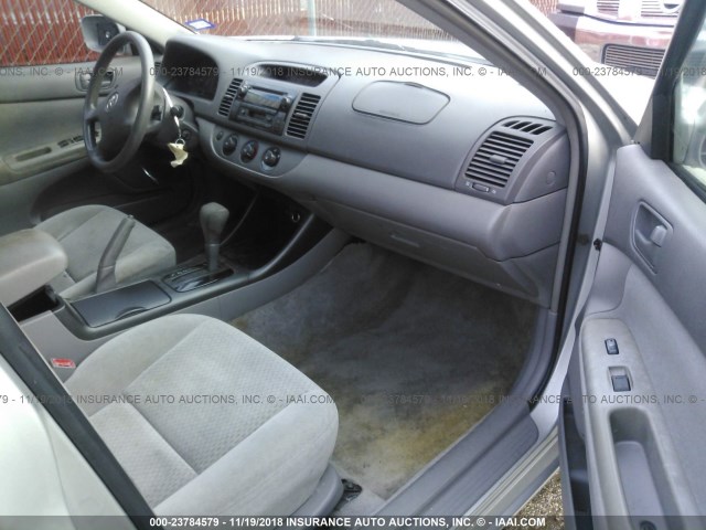 4T1BE32K33U175619 - 2003 TOYOTA CAMRY LE/XLE/SE SILVER photo 5