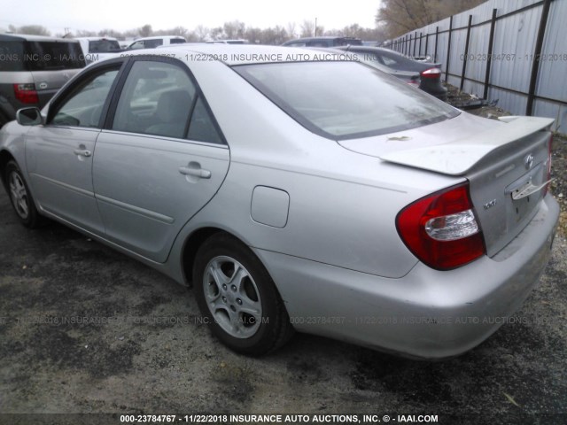 4T1BE32K53U755633 - 2003 TOYOTA CAMRY LE/XLE/SE SILVER photo 3