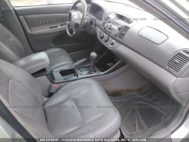 4T1BE32K53U755633 - 2003 TOYOTA CAMRY LE/XLE/SE SILVER photo 5