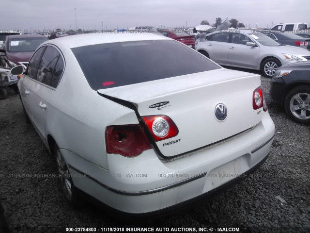 WVWAK73C06P217903 - 2006 VOLKSWAGEN PASSAT 2.0T/2.0T VALUE WHITE photo 3