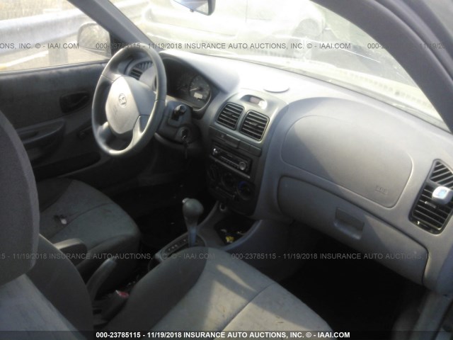 KMHCG35C94U308372 - 2004 HYUNDAI ACCENT GL GRAY photo 5