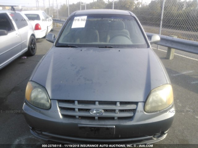 KMHCG35C94U308372 - 2004 HYUNDAI ACCENT GL GRAY photo 6