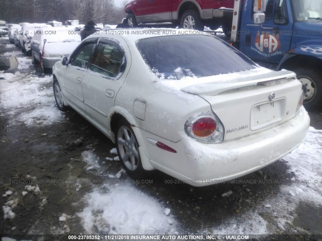 JN1DA31A82T317083 - 2002 NISSAN MAXIMA GLE/SE WHITE photo 3