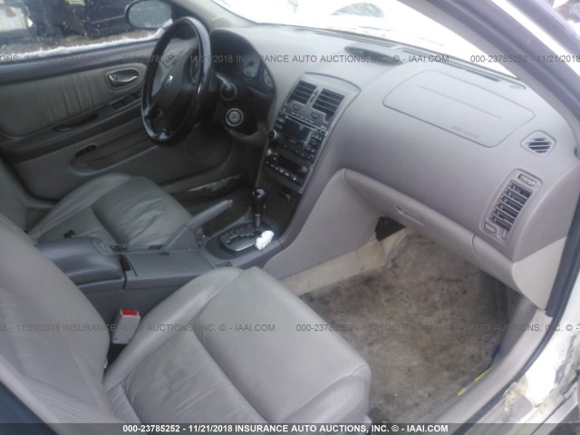 JN1DA31A82T317083 - 2002 NISSAN MAXIMA GLE/SE WHITE photo 5