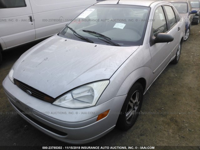 1FAFP34P32W236937 - 2002 FORD FOCUS SE/SE COMFORT SILVER photo 2