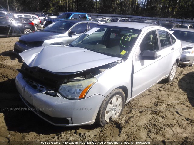 1FAHP34N78W177178 - 2008 FORD FOCUS S/SE SILVER photo 2