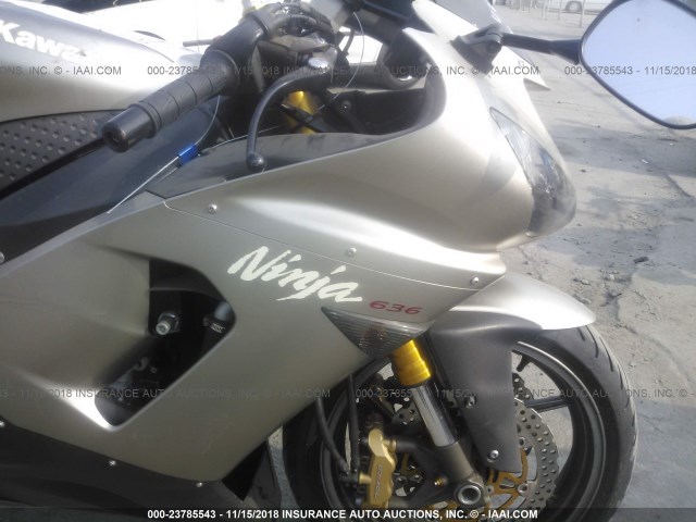 JKBZXJC185A011929 - 2005 KAWASAKI ZX636 C1 GRAY photo 5