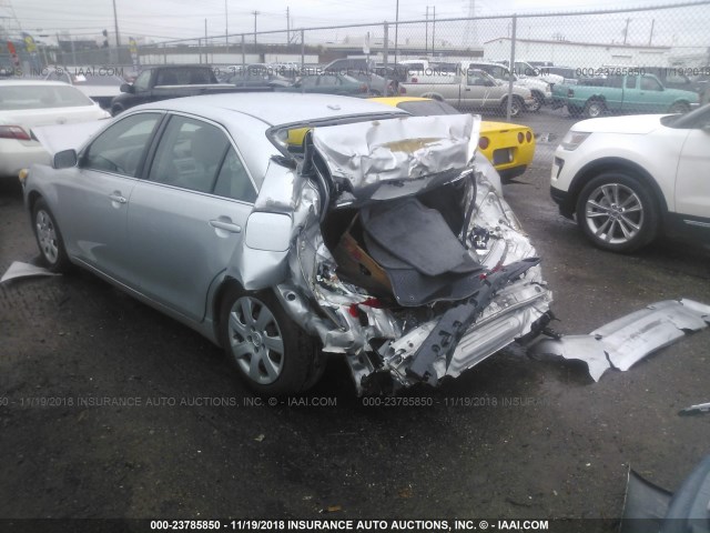 4T1BF3EK3AU575668 - 2010 TOYOTA CAMRY SE/LE/XLE 灰色 照片 3