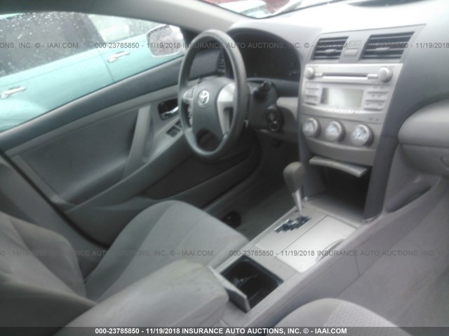 4T1BF3EK3AU575668 - 2010 TOYOTA CAMRY SE/LE/XLE 灰色 照片 5