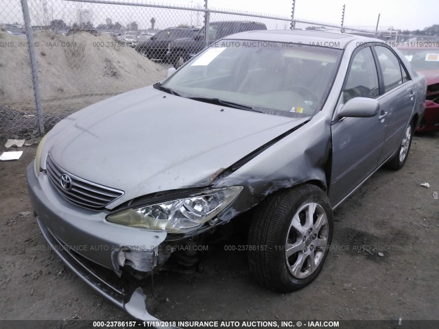 JTDBF32K950164765 - 2005 TOYOTA CAMRY LE/XLE/SE GRAY photo 2