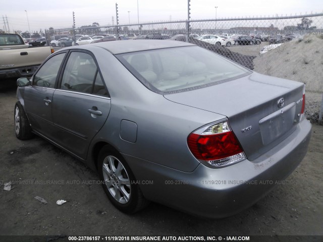 JTDBF32K950164765 - 2005 TOYOTA CAMRY LE/XLE/SE GRAY photo 3