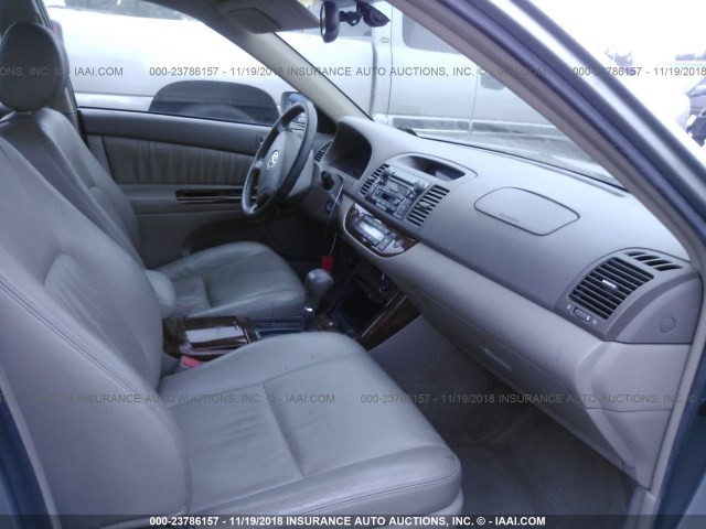 JTDBF32K950164765 - 2005 TOYOTA CAMRY LE/XLE/SE GRAY photo 5