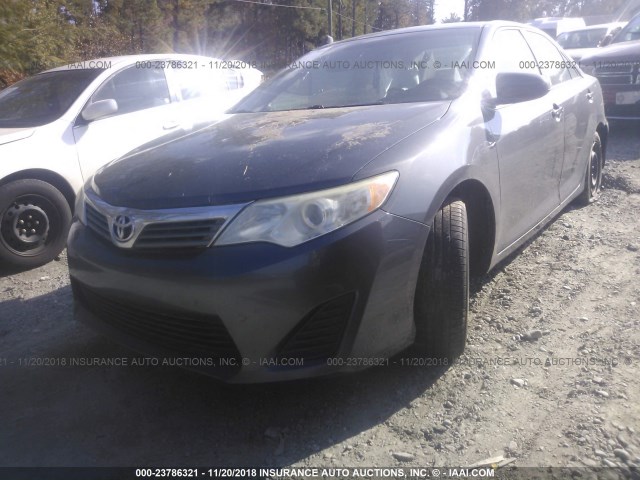 4T4BF1FK2CR184832 - 2012 TOYOTA CAMRY SE/LE/XLE 灰色 照片 2