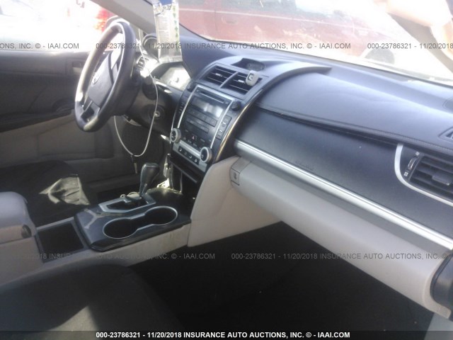 4T4BF1FK2CR184832 - 2012 TOYOTA CAMRY SE/LE/XLE 灰色 照片 5