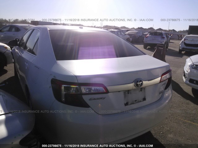 4T1BD1FK8DU083148 - 2013 TOYOTA CAMRY HYBRID/LE/XLE WHITE photo 3