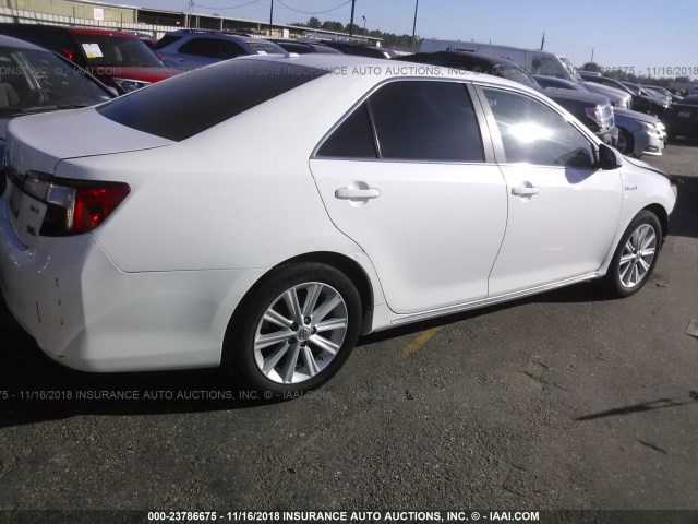 4T1BD1FK8DU083148 - 2013 TOYOTA CAMRY HYBRID/LE/XLE WHITE photo 4