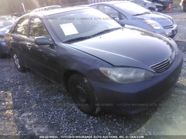 4T1BE32K45U411309 - 2005 TOYOTA CAMRY LE/XLE/SE GRAY photo 1