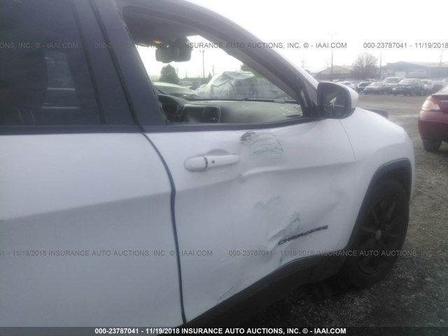 1C4PJLCS3EW320637 - 2014 JEEP CHEROKEE LATITUDE WHITE photo 6