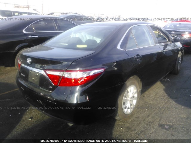 4T4BF1FK3GR542946 - 2016 TOYOTA CAMRY LE/XLE/SE/XSE BLACK photo 4