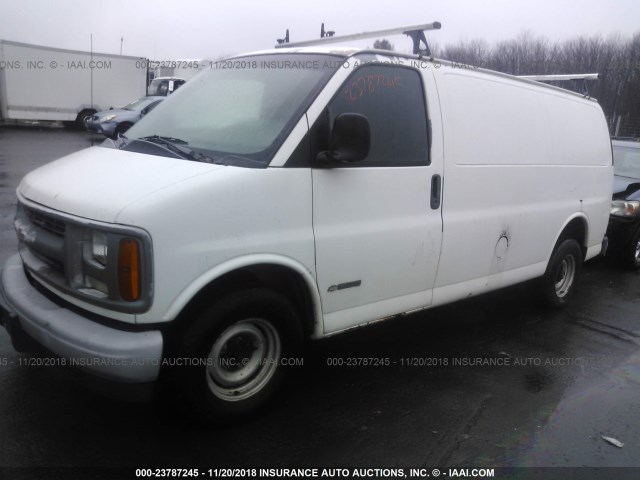 1GCFG15W321230735 - 2002 CHEVROLET EXPRESS G1500  WHITE photo 2