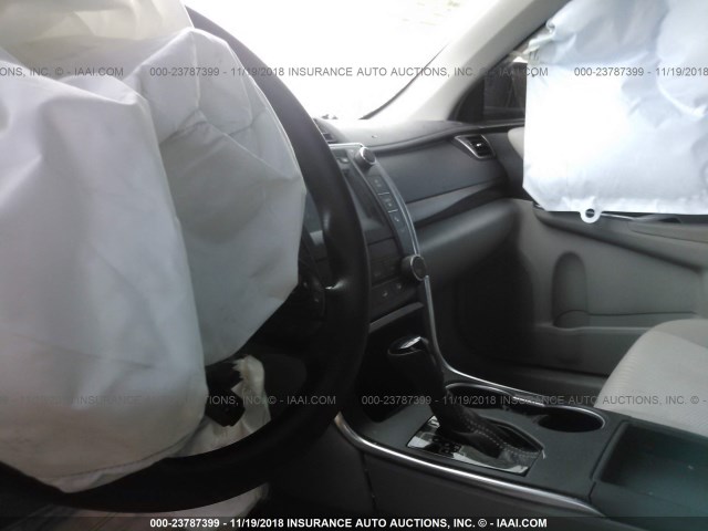 4T4BF1FK9GR577751 - 2016 TOYOTA CAMRY LE/XLE/SE/XSE GRAY photo 5