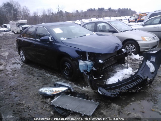 4T1BF1FK9HU699831 - 2017 TOYOTA CAMRY LE/XLE/SE/XSE BLUE photo 1