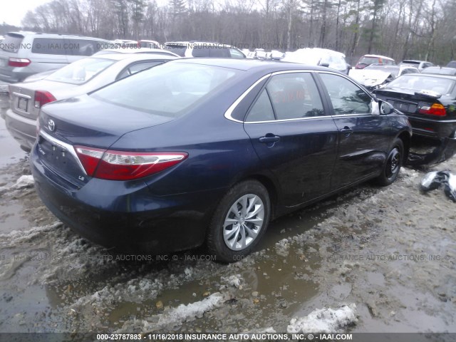 4T1BF1FK9HU699831 - 2017 TOYOTA CAMRY LE/XLE/SE/XSE BLUE photo 4