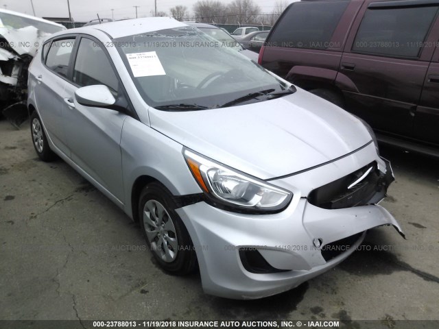 KMHCT5AE2GU285827 - 2016 HYUNDAI ACCENT SE SILVER photo 1