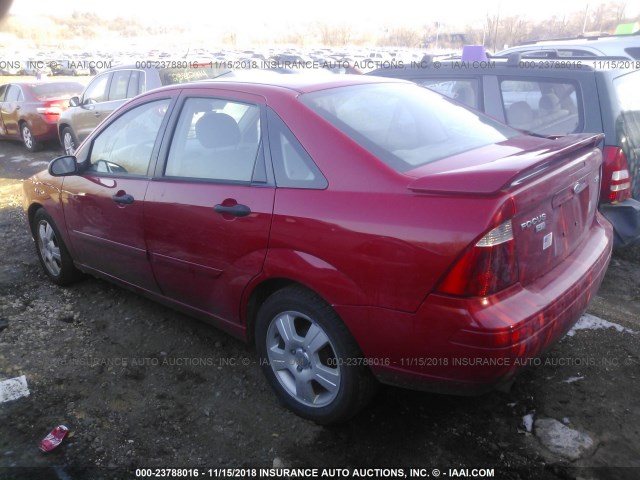 1FAFP34N25W188463 - 2005 FORD FOCUS ZX4 RED photo 3