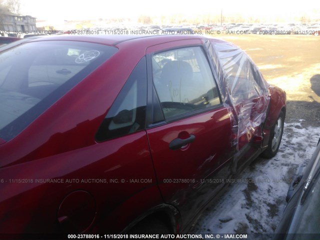 1FAFP34N25W188463 - 2005 FORD FOCUS ZX4 RED photo 6