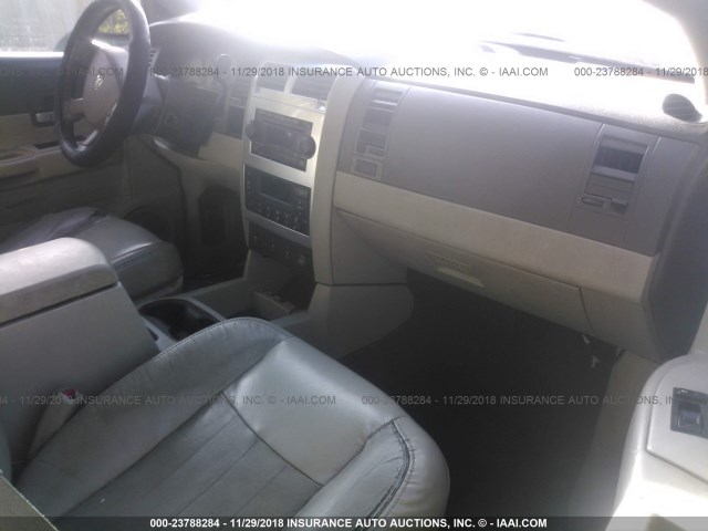 1D4HD58D75F514396 - 2005 DODGE DURANGO LIMITED GRAY photo 5