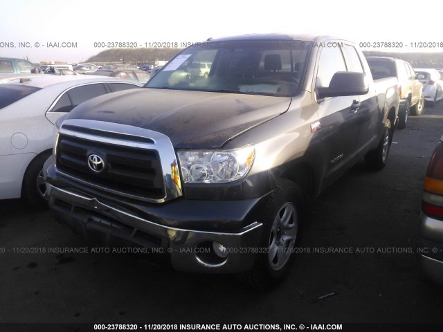 5TFRY5F18DX134751 - 2013 TOYOTA TUNDRA DOUBLE CAB SR5 GRAY photo 2