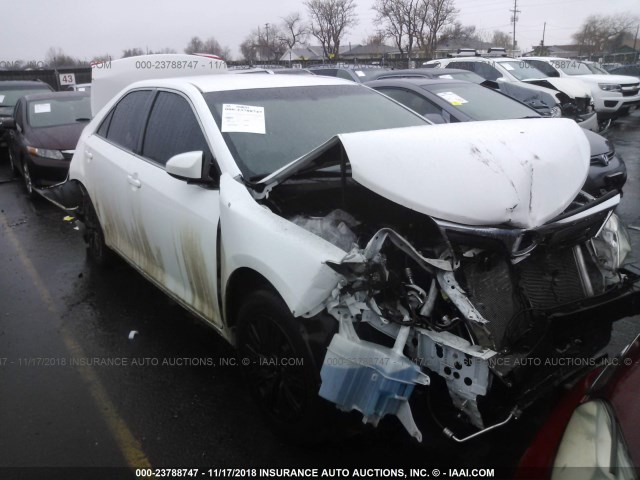 4T1BF1FK4EU421429 - 2014 TOYOTA CAMRY L/SE/LE/XLE 白色 照片 1