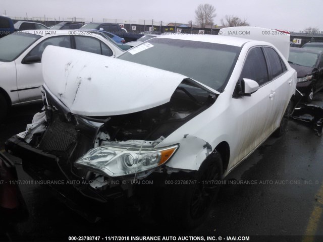 4T1BF1FK4EU421429 - 2014 TOYOTA CAMRY L/SE/LE/XLE 白色 照片 2