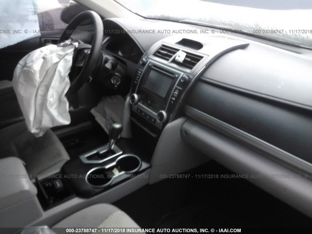 4T1BF1FK4EU421429 - 2014 TOYOTA CAMRY L/SE/LE/XLE 白色 照片 5